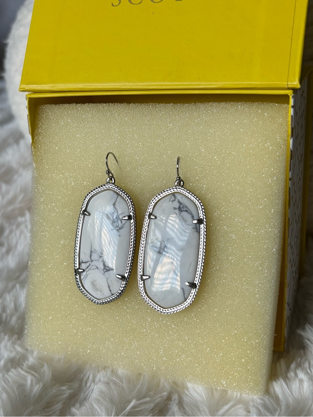 Kendra Scott Danielle Earrings in Marbled Howlite and Silver Frame - Picture 2 of 2